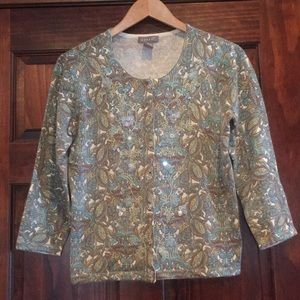 Cute Sweater! ♦️